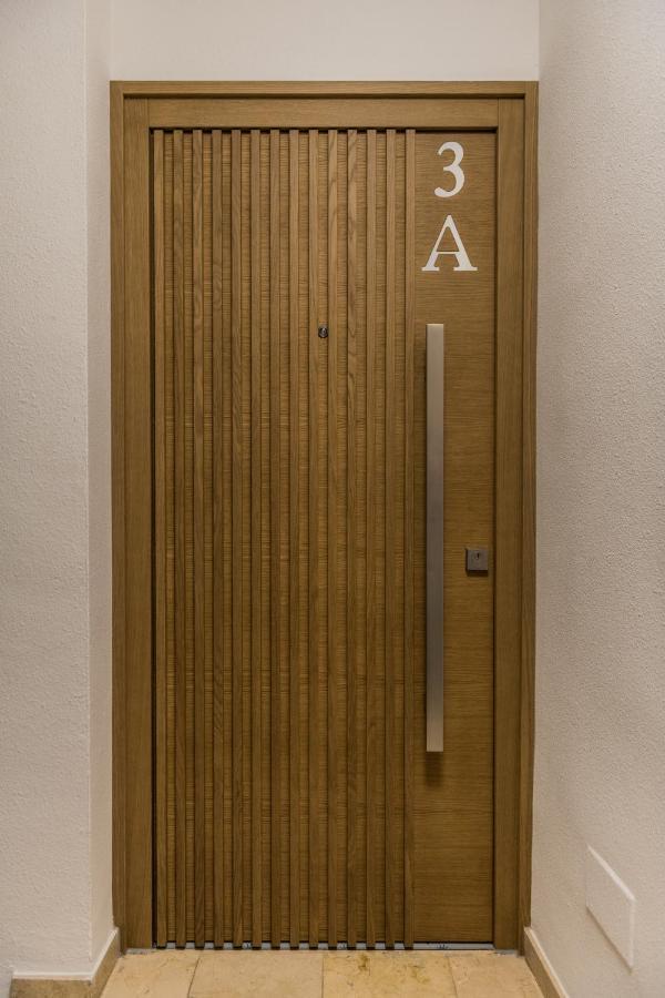 Sunny Modern Apartment Perfect Located エステポナ エクステリア 写真