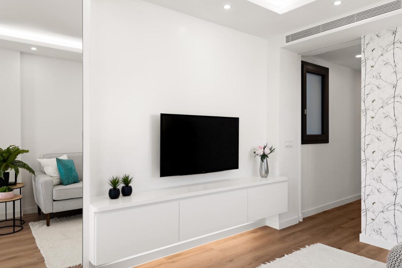 Sunny Modern Apartment Perfect Located エステポナ エクステリア 写真